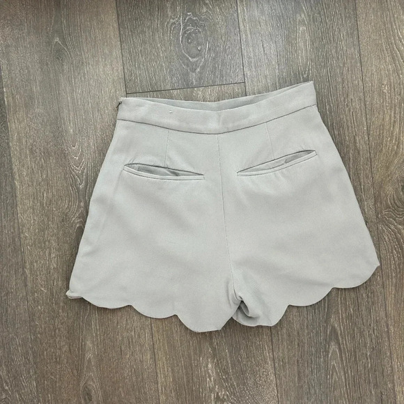 Aritzia Wilfred Arbre Shorts High rise waist scalloped hem Crepe Gray Size 2 - Picture 5 of 14
